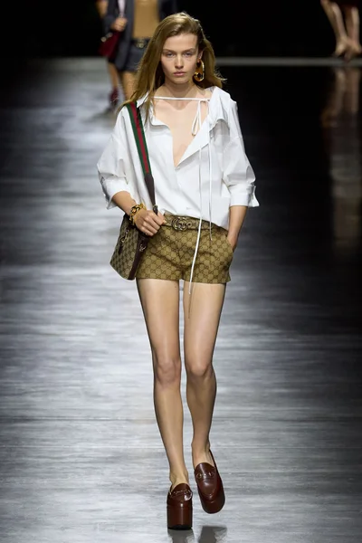 Look 12